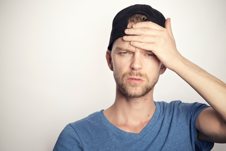 Wenn Sie aufgrund von übermäßigem Liquidkonsum Halsschmerzen haben, reduzieren Sie das Dampfen